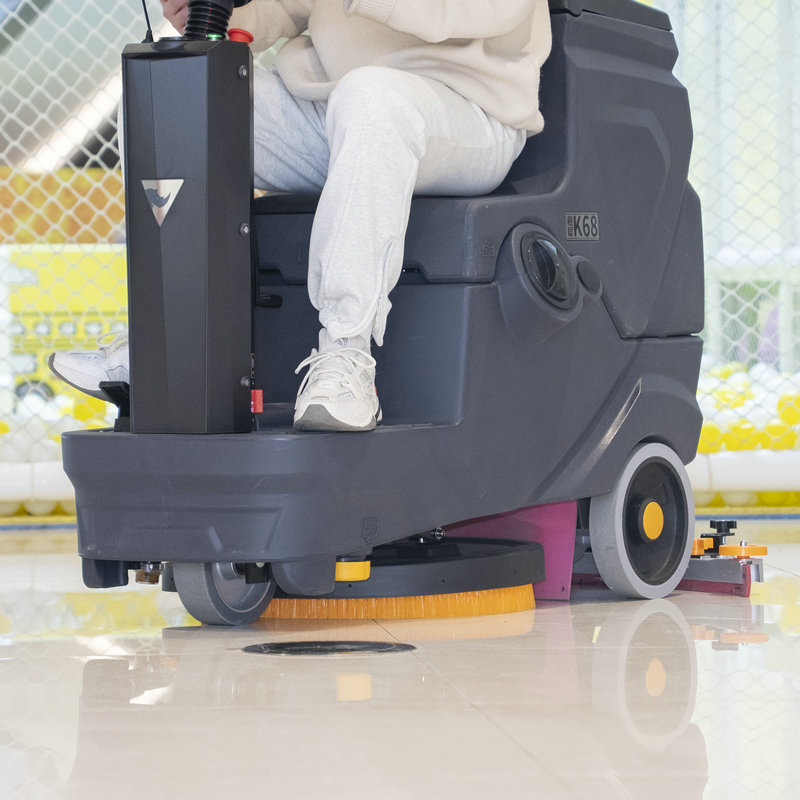 Ride On Floor Scrubber for Sch - огляд і ціна Ride On Floor Scrubber 20 Inch